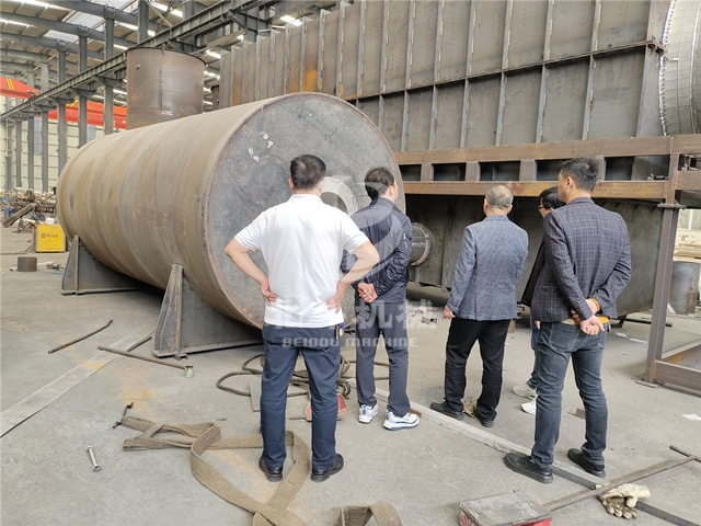 熱烈歡迎韓國(guó)客戶來(lái)我廠參觀咖啡渣炭化設(shè)備