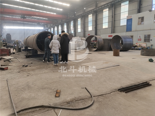 驚喜不斷！客戶實地考察鋰電池炭化設(shè)備